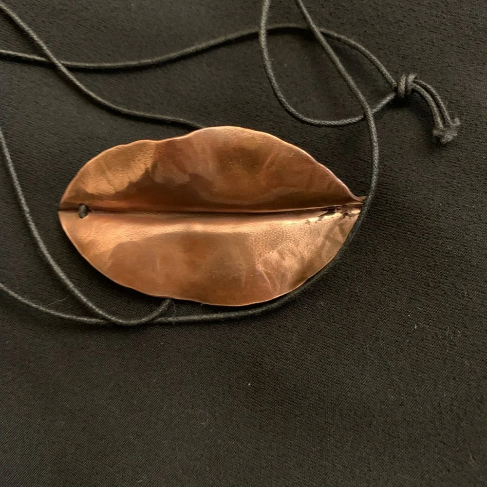 Georgia O’Keefe inspired Copper Leaf Pendant Necklace - Picture 2 of 9